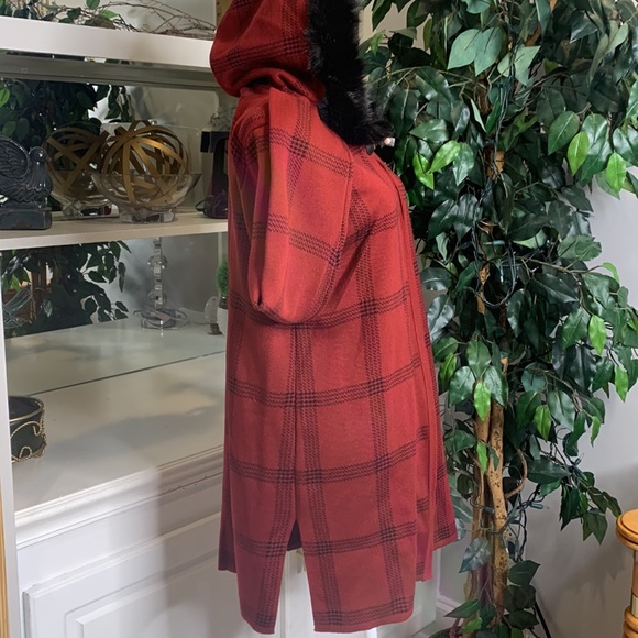 EUC Ivanka Trump Faux Fur Hoodie Black/Burgundy Open Cardigan, SP - Picture 4 of 14